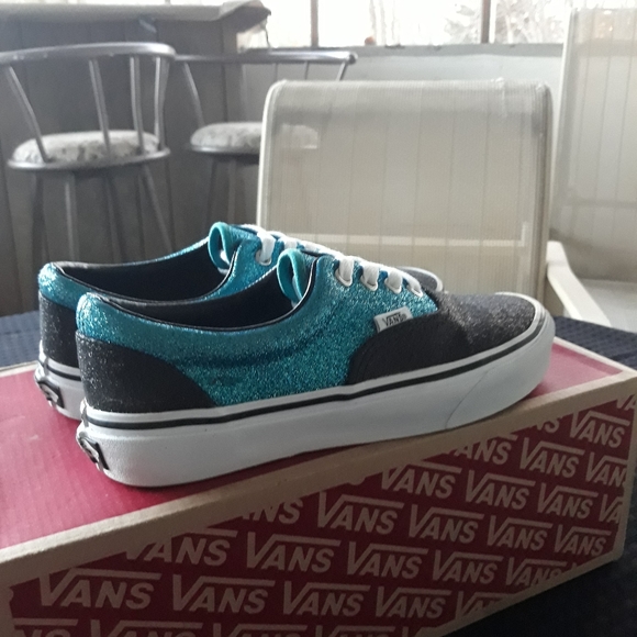 Vans - Picture 4 of 9